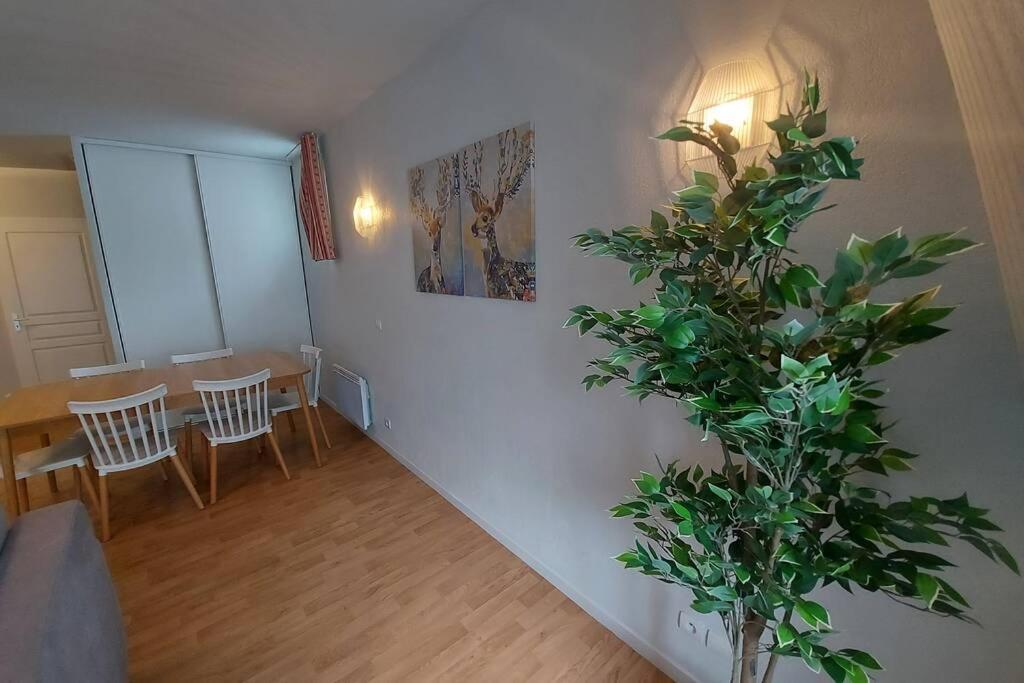 Appartement Moderne, Hyper-Centre - 6/8 Pers. Bagneres-de-Luchon Екстер'єр фото